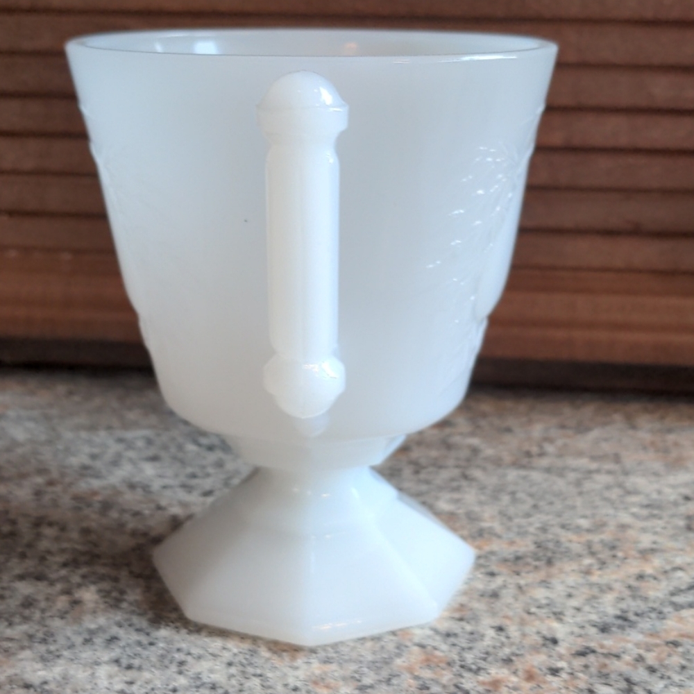 Vintage 1950s Milk Glass Open Sugar Bowl Baltimore - Picture 3 of 8